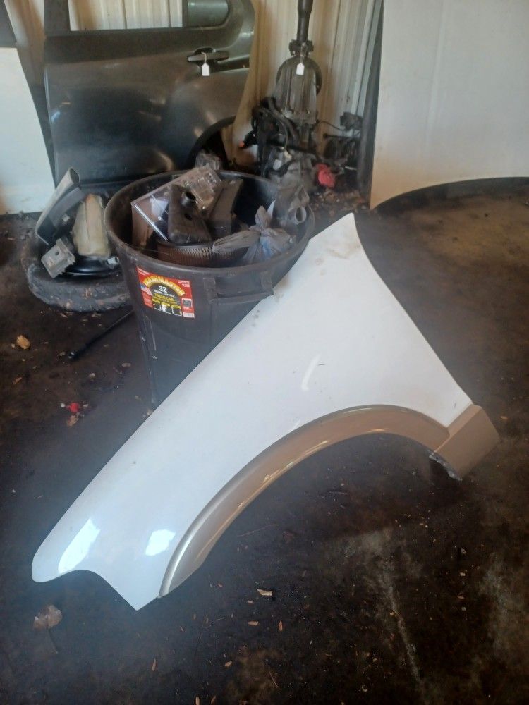 03 Ford Explorer Drivers Fender