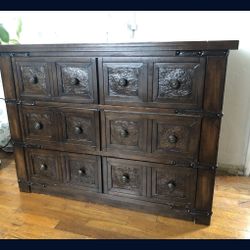 Dresser 