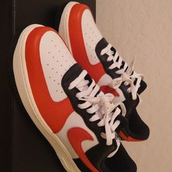 Men's NIKE AIR FORCE 1 LV8  Size 11 NEW 