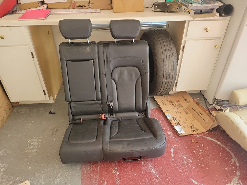 Audi Q7 Back Seat 2009