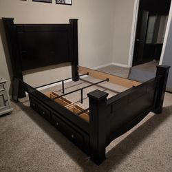 Queen Poster Bed With Dresser