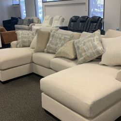 Ingleside 3-Piece Sectional withü Chaise

