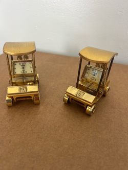 Los 2 carritos reloj de metal. X $100. Son muy antiguos