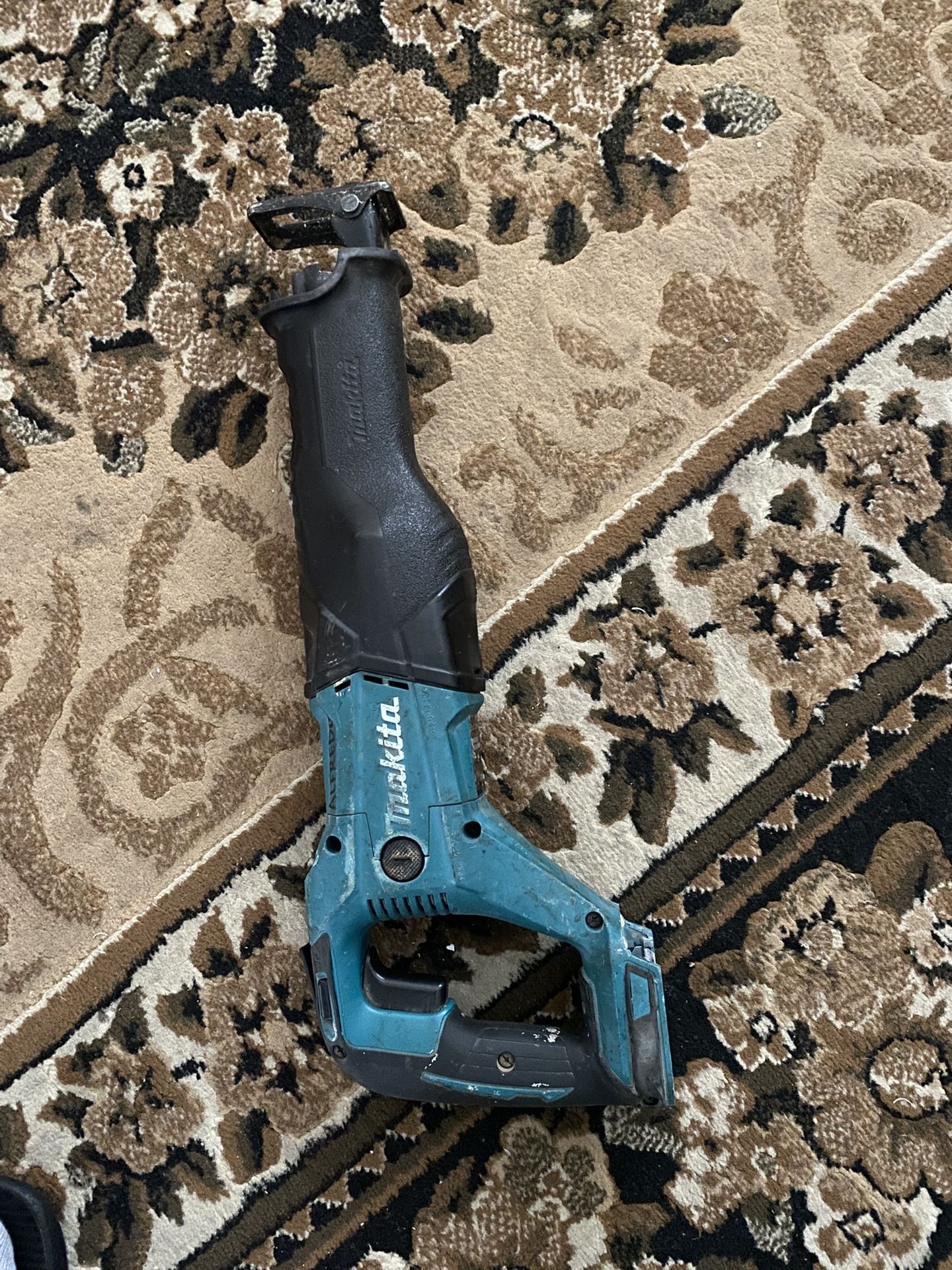 Makita Saw Saw(no Battery)