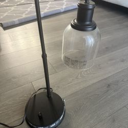 💡 Modern Desk/Table Lamp w/ USB Charging Port