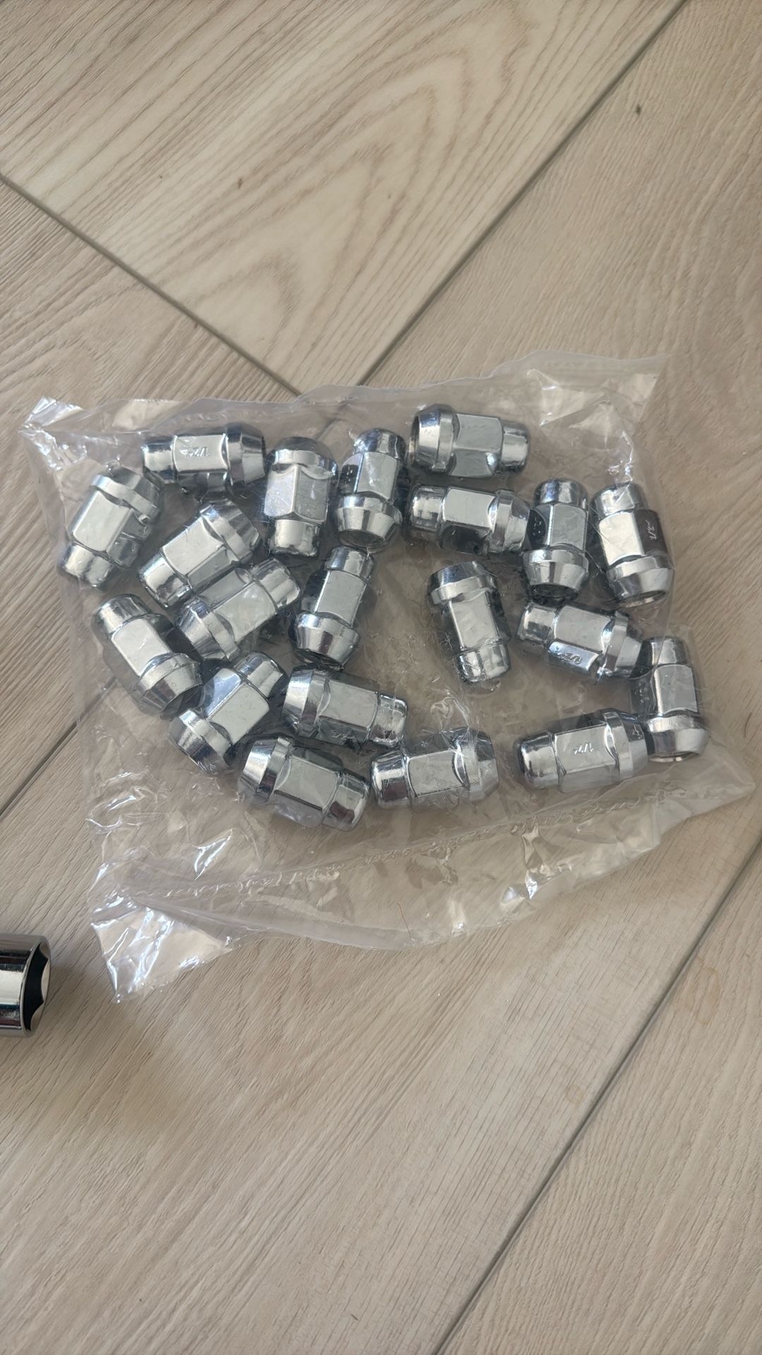 Lugnuts & Lug Adapter