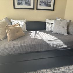 Daybed And Trundle