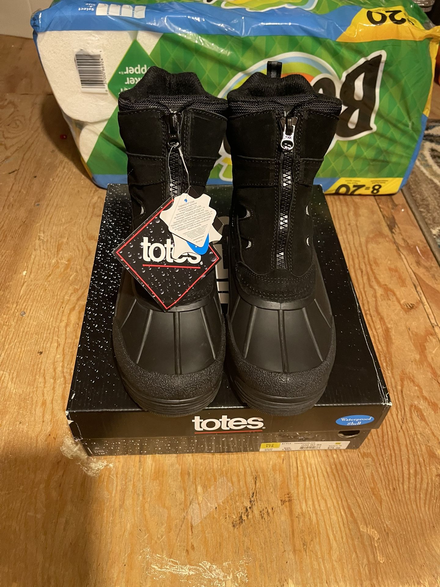 Brand New Snow Boots Size 9 Mens
