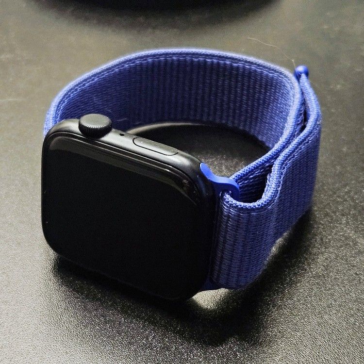 Apple Watch SE GPS, 44mm Midnight + Extra band