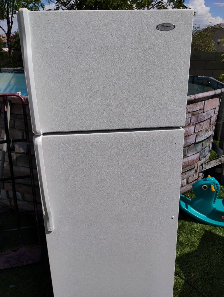 Refrigerator Whirlpool In Good Conditions