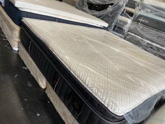 King mattress steanra&foster pillowtop