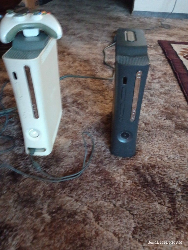 2 used Slims Xbox 360 with 6 controllers and games