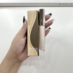 Becca Ultimate Linen Coverage Long Wear Concealer 