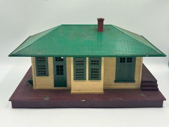 Vintage Lionel No. 132 Illuminated Station w/ Automatic Train Control O Gauge