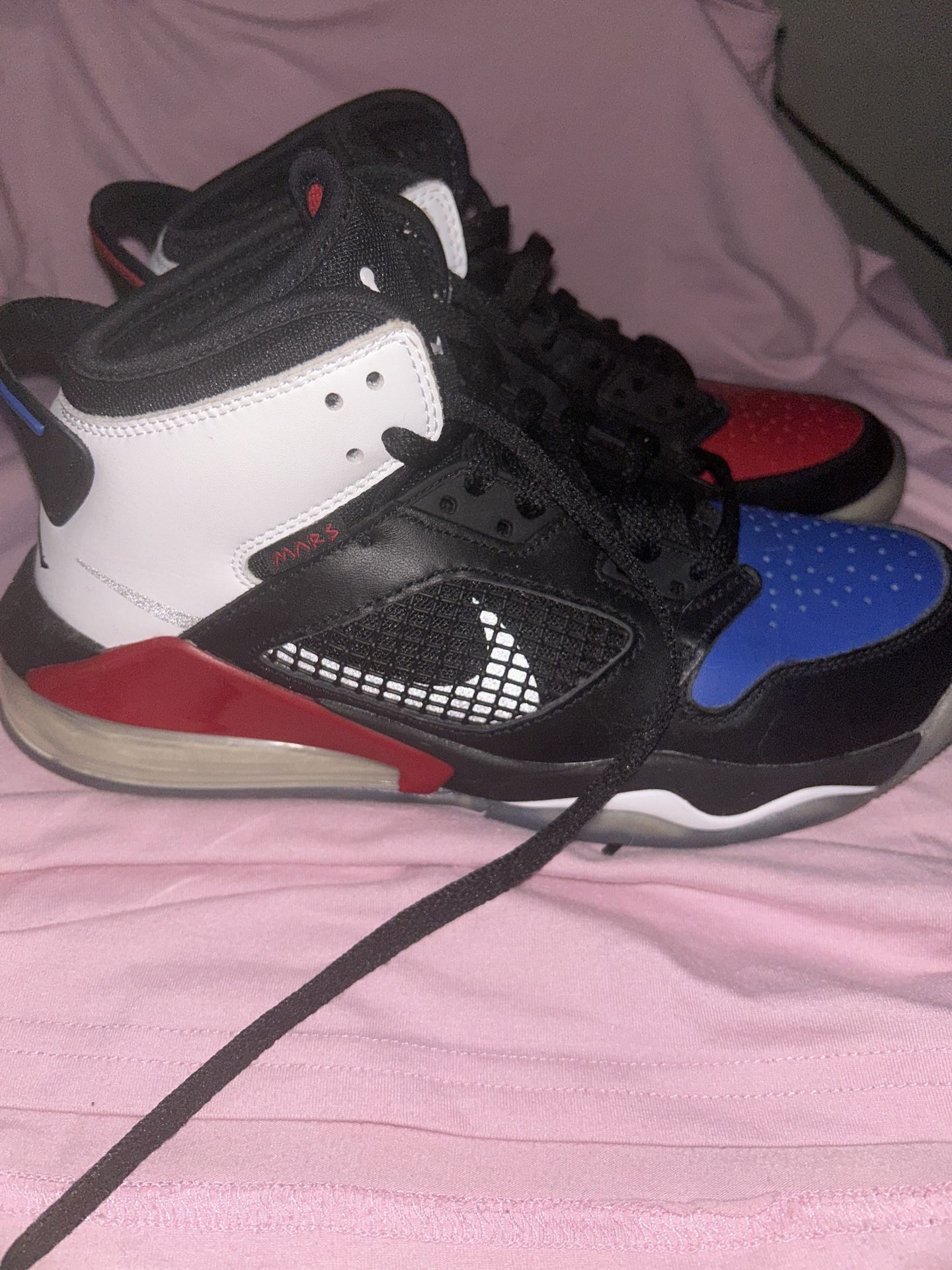 Jordan Mars 270 Top 3