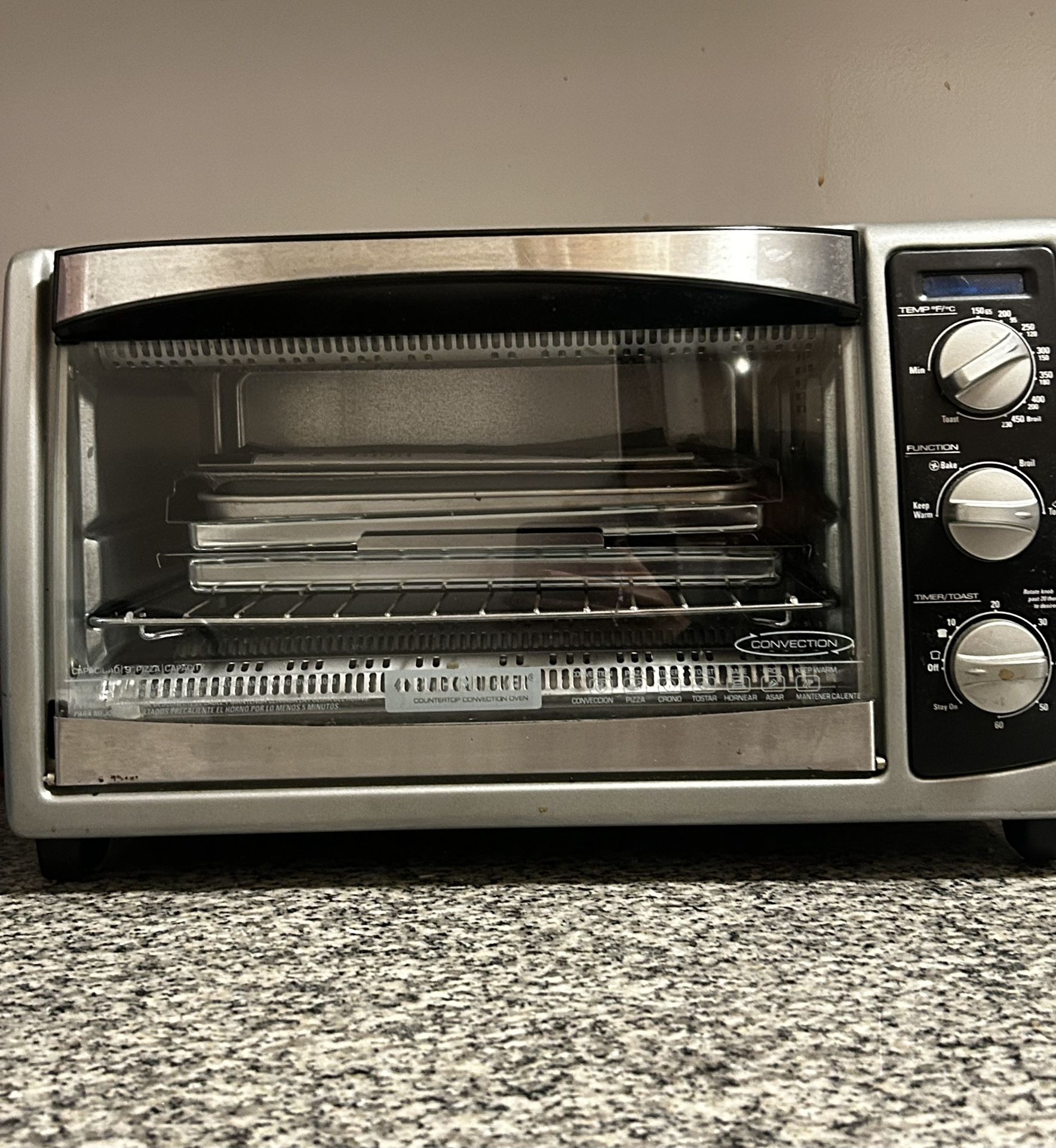 Black+Decker Convection Toaster Oven – Excellent Condition with Pans & Rack