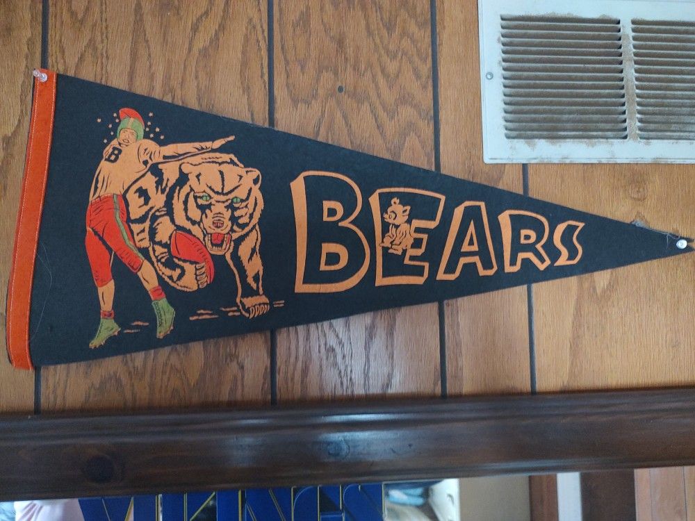 1950's Chicago Bears Papa Bear Hallas Vintage pennant.