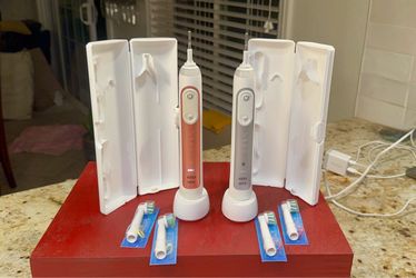 Oral-B Smart Series Rechargeable Toothbrush 2-Pack