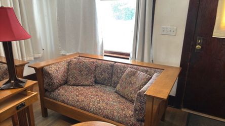 Stickley loveseats, lamp and table