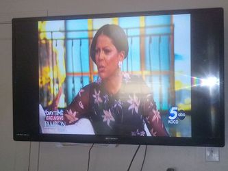 Used 50" Emerson Tv with universal remote and TV mount