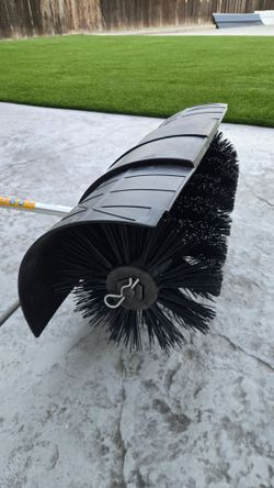 Yard/turf sweeper