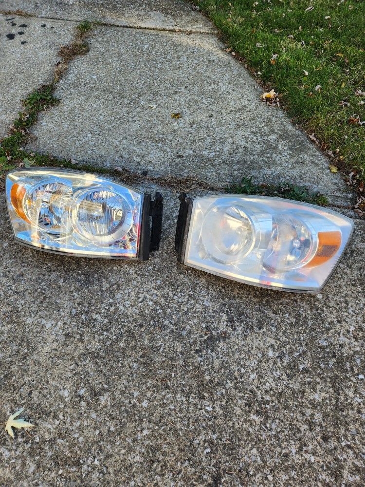 Headlight Dodge Ram 06 - 09