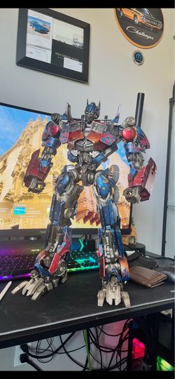 Threezero Premium scale DOTM Optimus and bumblebee both will be sold as a bundle