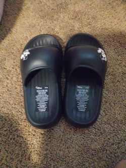Disney Slippers Size 6