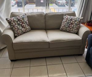 Juego de sala (Sofá + Loveseat) – Excelente estado