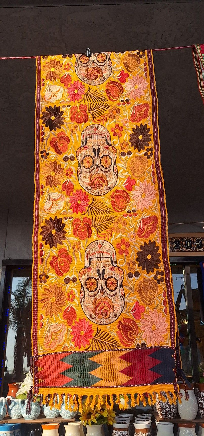 💥 Skull Embroidered Runner 💛💥