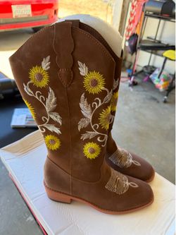 Women’s cow girl boots size 7 new