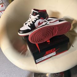 Nike airJordan’s retro high size 5