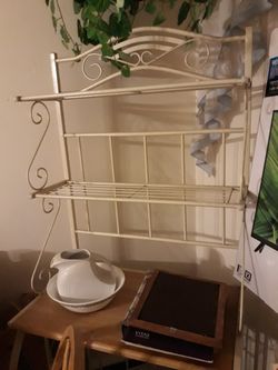 Bowl rack cream and wood color Exc cond