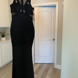 Woman’s Black Mermaid Style Maxi Dress Size Small New