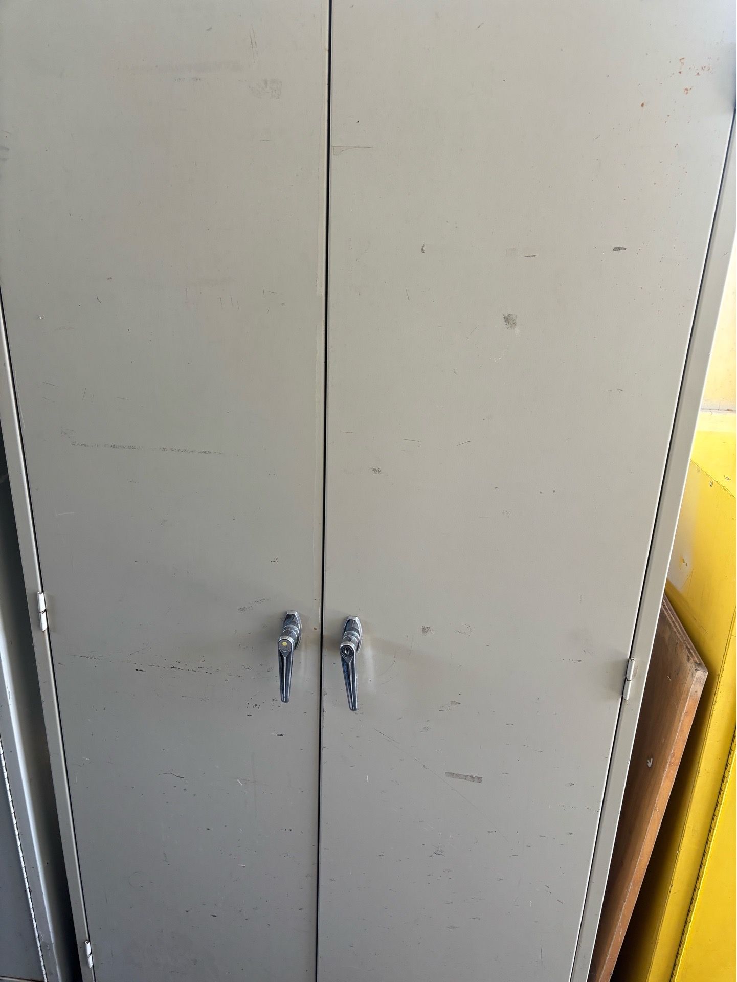 Storage cabinet