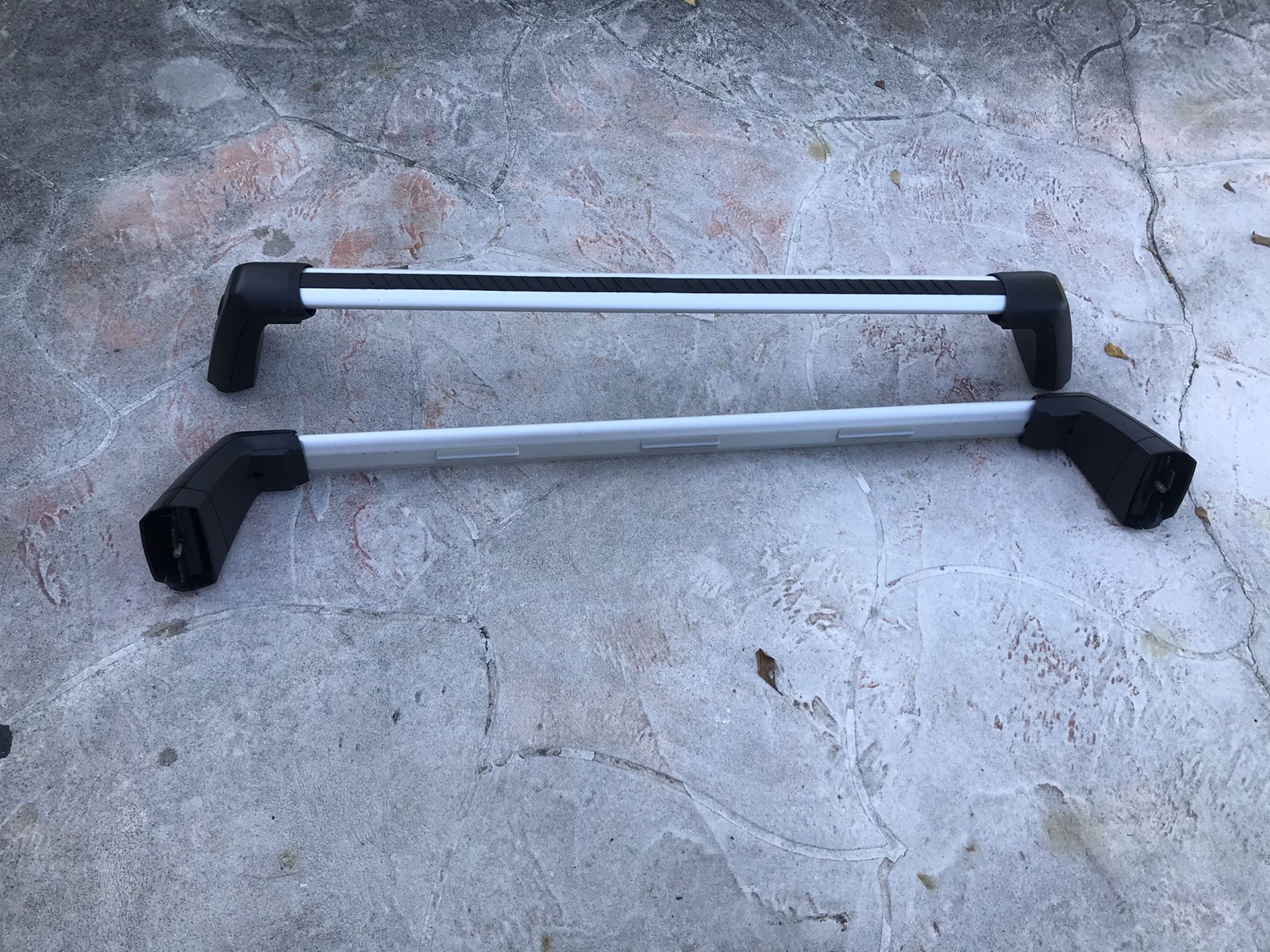 Mercedes R350 roof rack complete for Sale in Hialeah, FL OfferUp