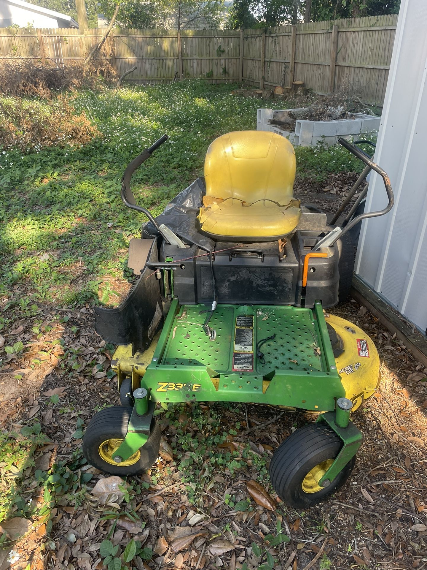 John Deere Z335E 42 Inch Deck 