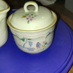 International heartland sugar bowl and creamer