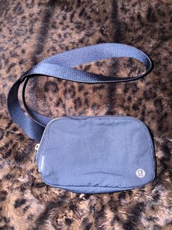 Navy Blue Lululemon Everywhere Belt Bag