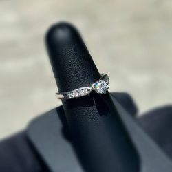950PT platinum 1.00CTW Natural Diamond Engagement ring sz 7.00