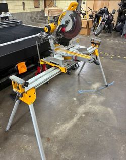 DeWalt DWS779 12" Sliding Compound Miter Saw w/  DWX723 Stand