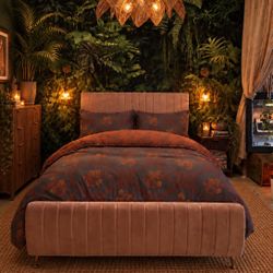 Luxurious Queen Size Velvet Bed Frame Pink