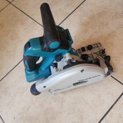 Makita
18V X2 LXT Lithium-Ion (36V) Brushless Cordless 6-1/2 in. Plunge Circular Saw, with AWS (Tool Only) Poco Uso 