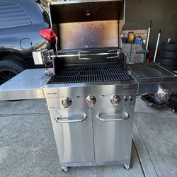 Char-Broil Commercial Series TRU-Infrared 3-Burner Gas Grill with side burner