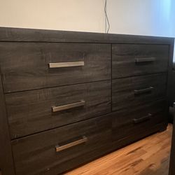 Matching Bedroom Set 