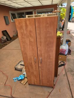 Pantry cabinet