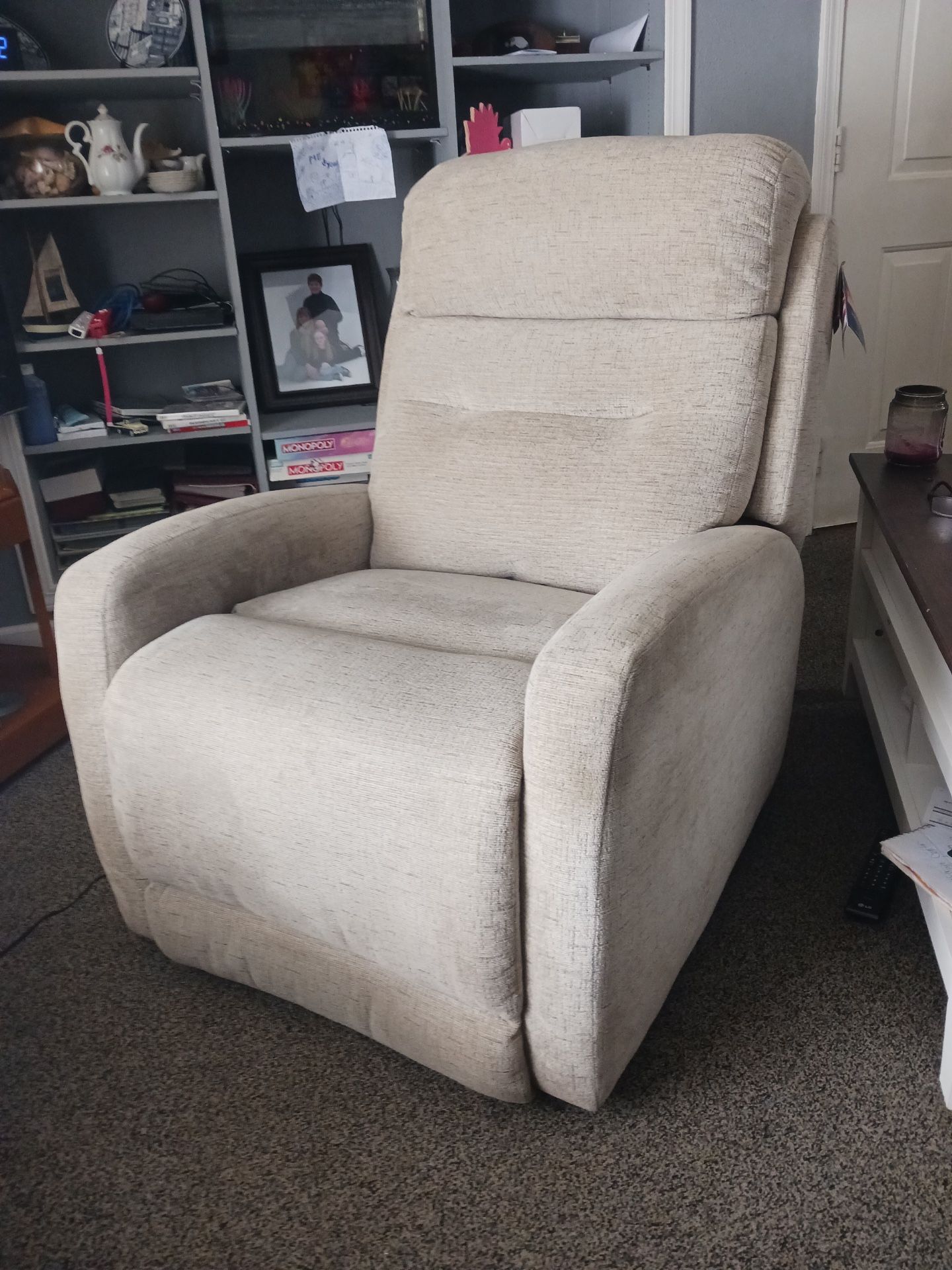 Southern Motion Power Recliner 