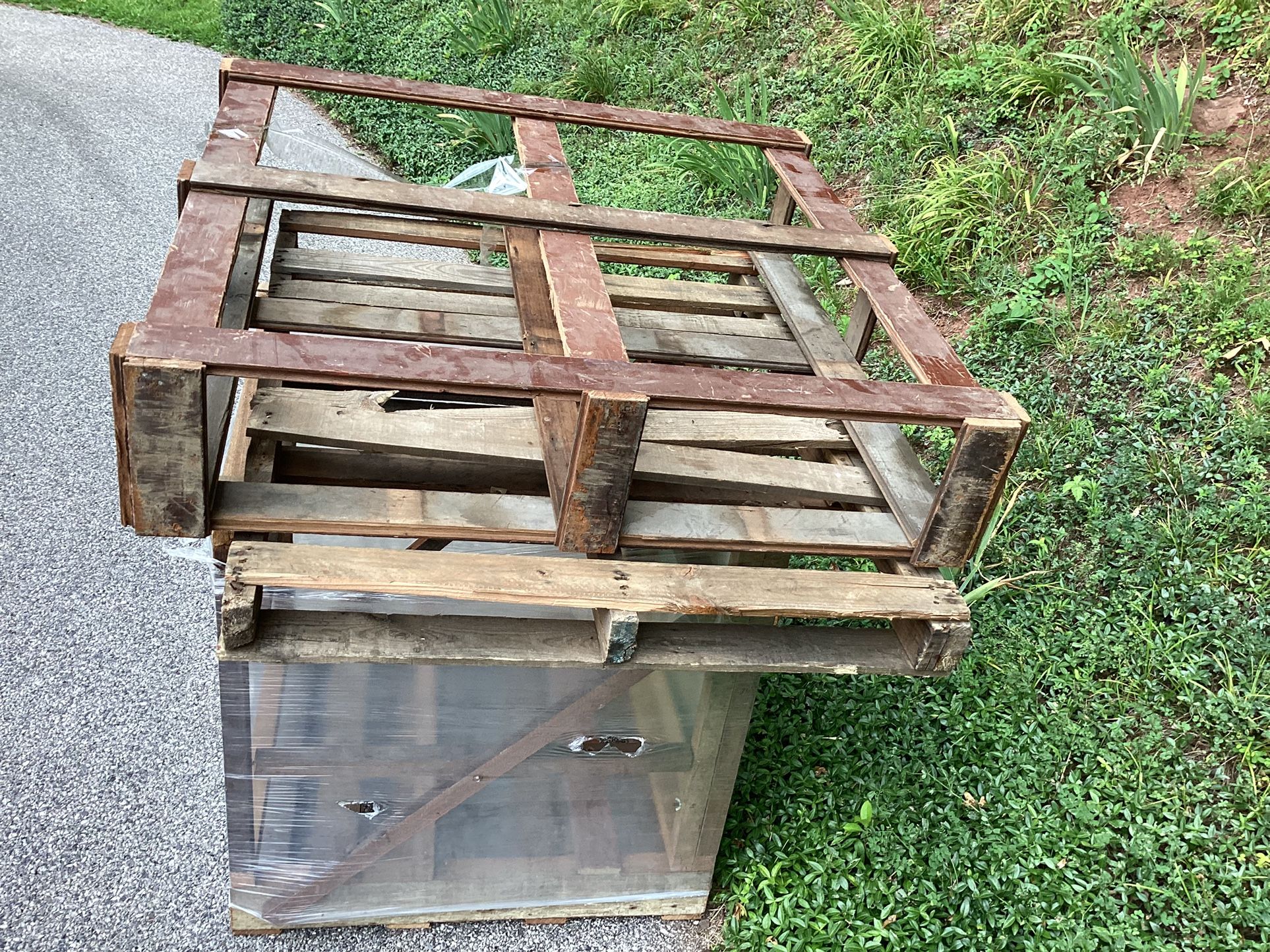 FREE Wooden Large Shipping Crates / Pallets - Used To Ship 42” Square Concrete Table Top And Base