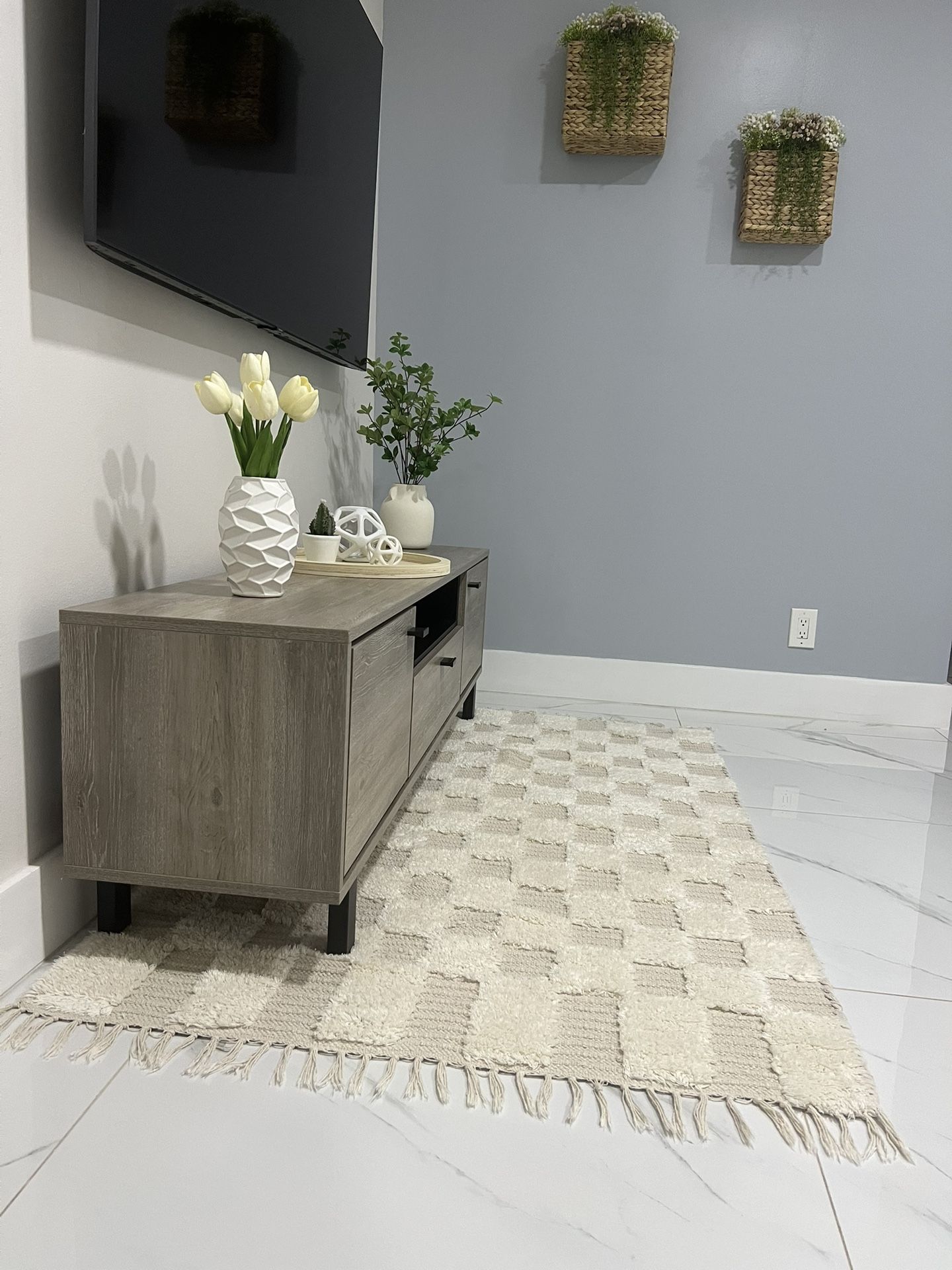 Rug 70”X43” , Alfombra