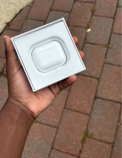 Apple AirPods with MagSafe Charging Case